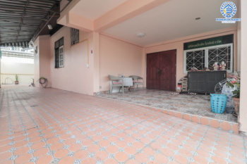 *****บ้านเดี่ยวมือสอง ซ.ประดิษฐ์มนูธรรม7 บนเนื้อที่ 69 ตร.ว. ฟังก์ชัน 4 ห้องนอน 2 ห้องน้ำ จอดรถได้ 2 คัน  บนทำเลเดินทางสะดวก เชื่อมต่อถนนลาดพร้าว และประดิษฐ์มนูธรรม(เลียบทางด่วน) ใกล้รถไฟฟ้าสายสีน้ำเงิน "สถานีลาดพร้าว"